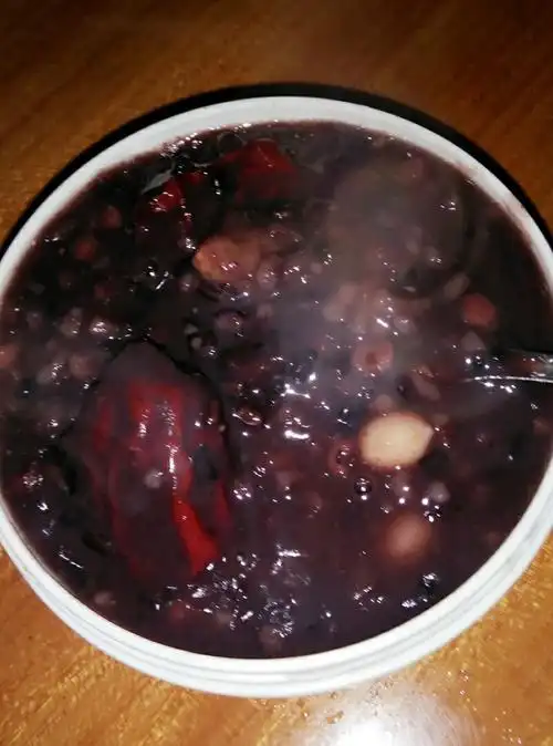 熬八宝粥的时候,如果中途看见锅里