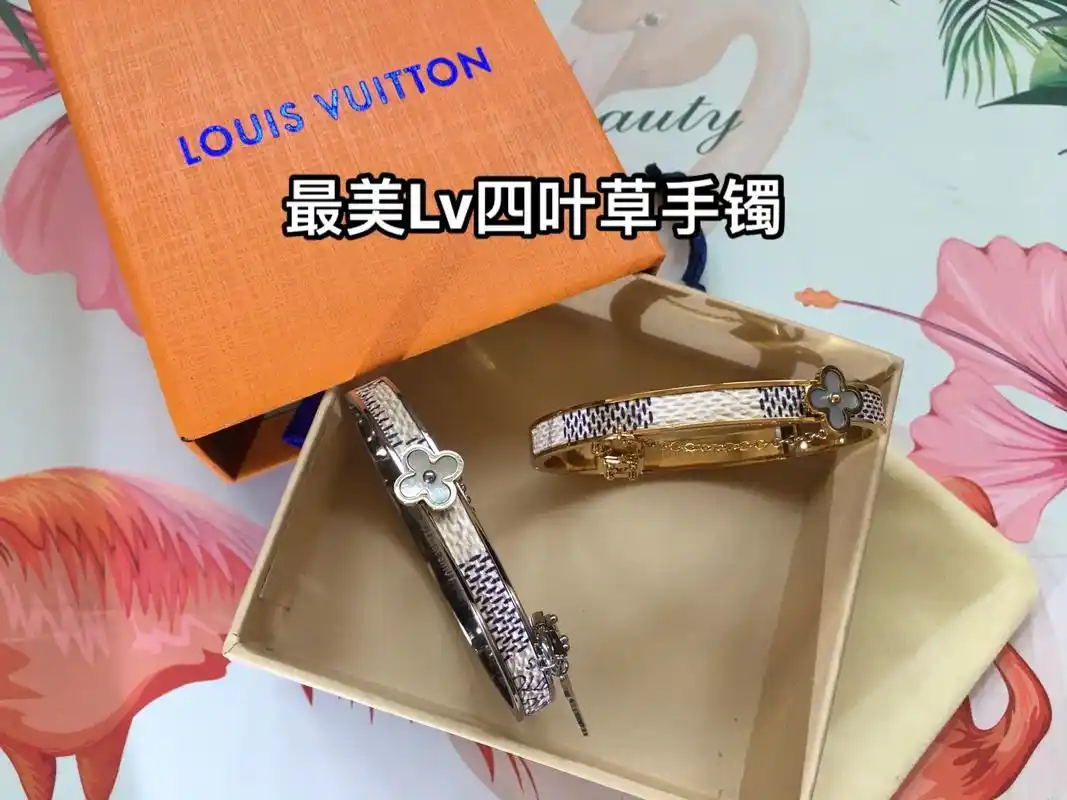 lv各种手镯棋盘格老花系列最美四叶草手镯