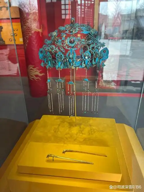 北京民俗博物馆清一品夫人点翠凤冠