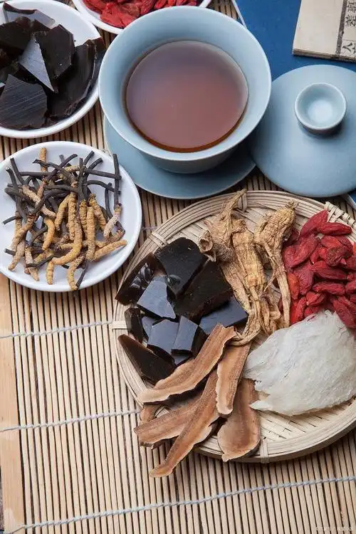 探索草药茶的健康功效和煮法