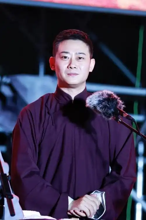 德云社栾云平发文,晒出十九身大褂,粉丝:估计价值十几万