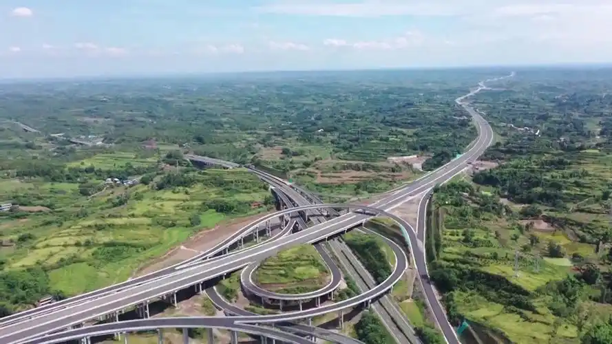 重磅90分钟跑拢今天成宜高速公路全线试跑成功本月底正式通车