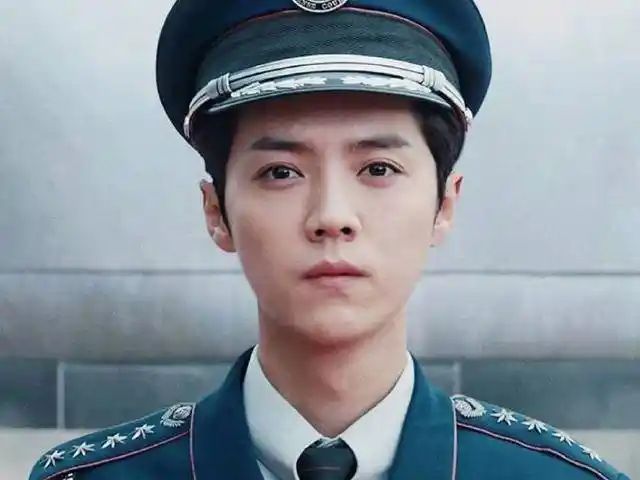 张艺兴,李易峰,鹿晗,陈晓,白敬亭,王一博的警服造型太帅了_样子_一身