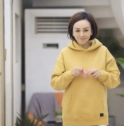 "雪姨"王琳美丽得真好,干练短发优雅穿搭超减龄,50岁时尚不减_女性_版