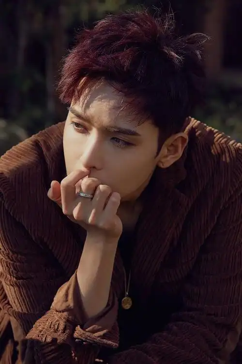 superjunior金厉旭承认恋情并道歉,粉丝似乎不接受,反倒献上了祝福