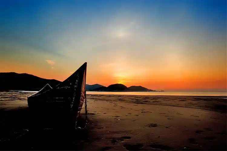 p data-id="gnbk7rbjem">东海半边山旅游度假区,位于象山县石浦镇