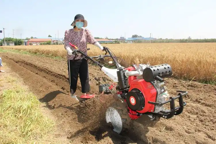 商用自走式新型农用小型微耕机水旱两用水田打田机柴油四驱旋耕机