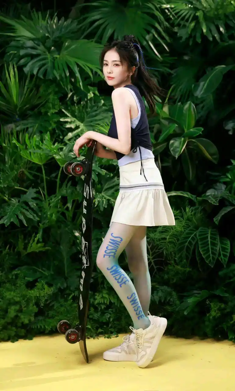 白鹿这丝袜也不知在哪买的?