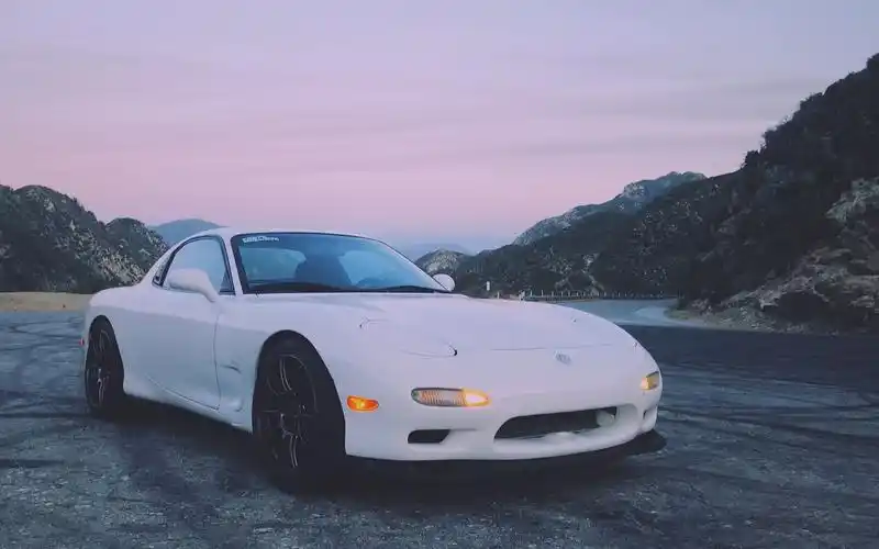 马自达rx-7 fd3s凌晨山路试驾:探寻斑驳路面上的轮胎抓地边界_哔哩