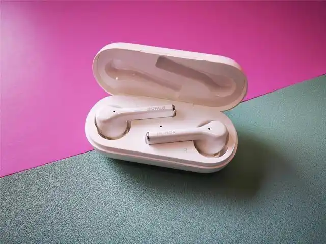 高颜值,主动降噪   荣耀flypods 3无线耳机助你静享音乐