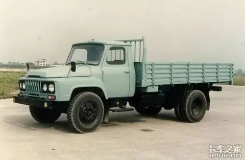 历史满满的回忆还记得那些年全国各地的东风卡车吗
