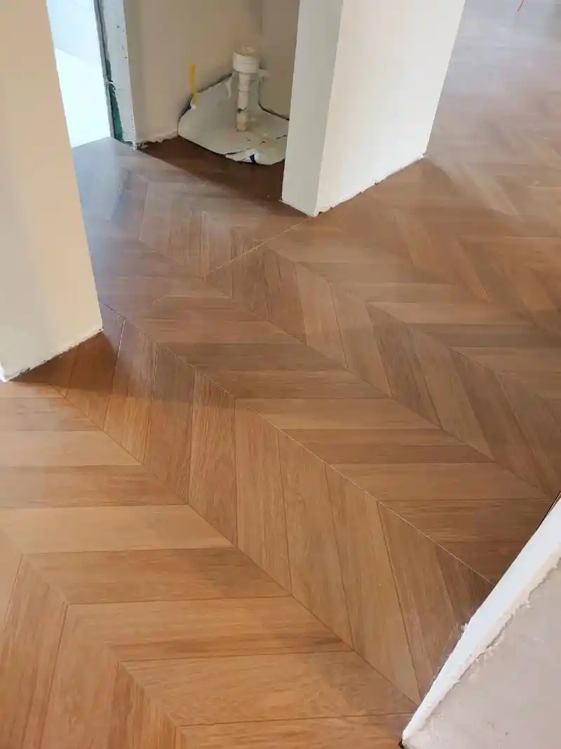 600x1200规格鱼骨拼木纹砖实景实拍赏析配套同色环氧彩