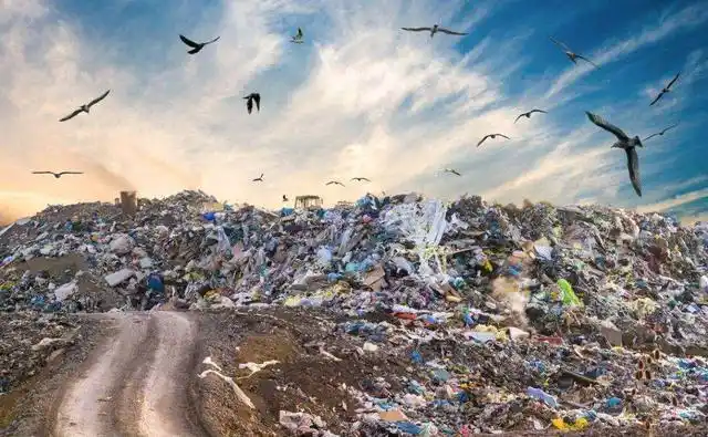 我们的生态被破坏了,我们的环境…也被破坏了,地球变暖,海平面上升,大