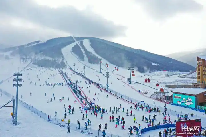 色彩斑斓的太舞滑雪场.长城网记者 郭硕 摄