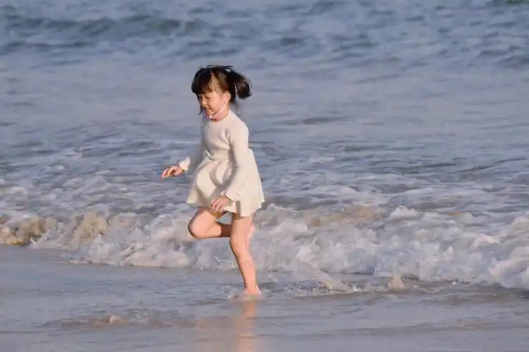 海边的小女孩 - 不走心的小摄影师 - 图虫