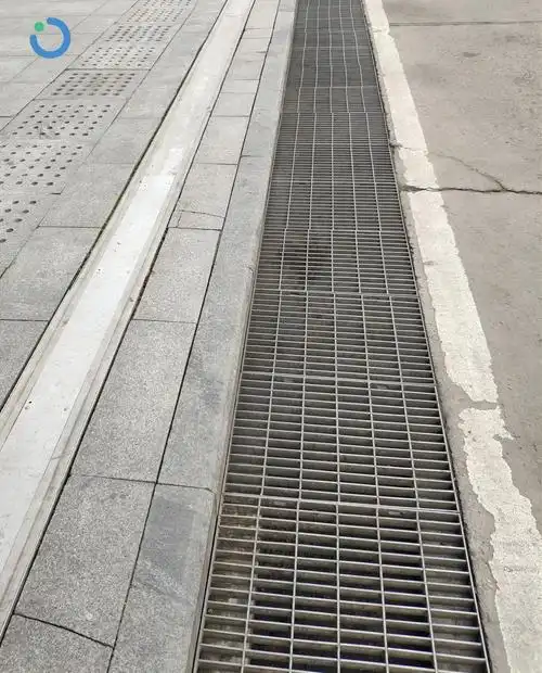 镀锌井钢格栅坑排水水槽与不锈钢风暴 scupper 排水格栅盖钢格栅网格