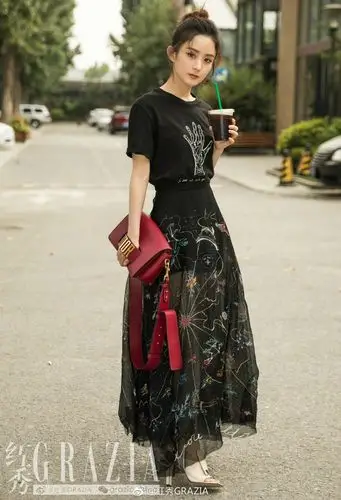 [赵丽颖][新闻]170803 赵丽颖街拍大片曝光!俏皮灵动不失女神范儿