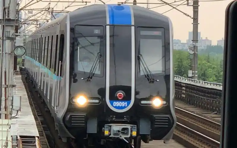 上海地铁9号线新车创可贴二世终于上线啦