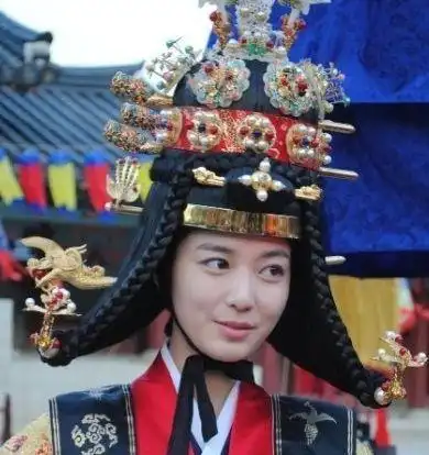 成分居多,但是这主要集中在他们相遇的前期,就是在仁显皇后被废后位