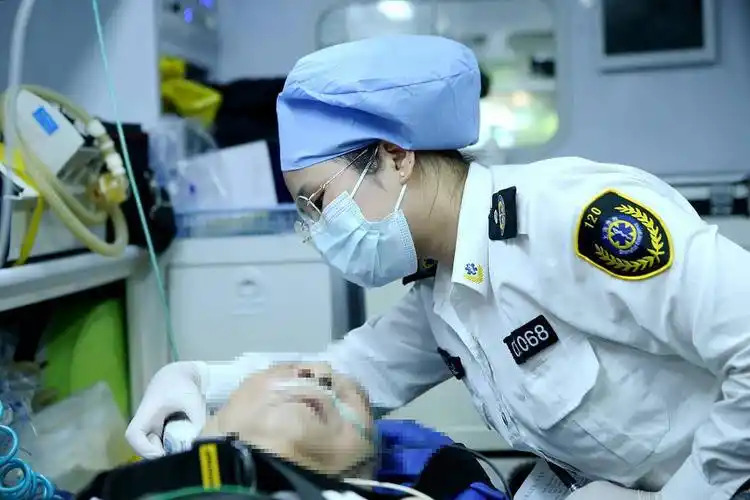 直击上海120急救女医生与生命赛跑的一夜酒鬼是她周末夜