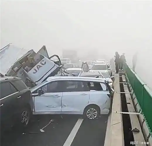 山东一高速多车相撞,现场哭喊声一片,画面流出,原因曝光|车祸|淄博|大