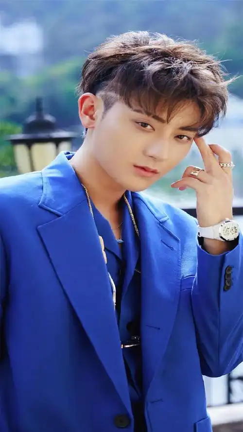 黄子韬时尚蓝色西装潮流高清手机壁纸