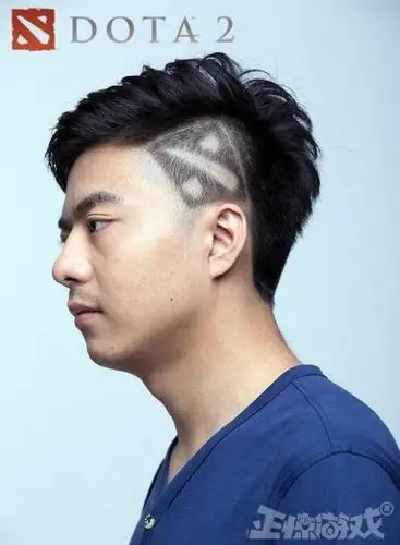 电竞人生赢家他打职业拿冠军拿到手软退役后登上母校光荣榜