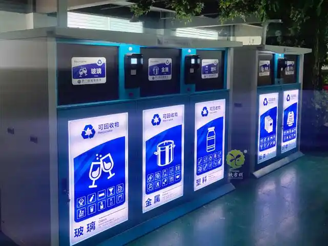 才可自动打开箱门投垃圾,每个投口对应分类配置240l塑料全新料内桶