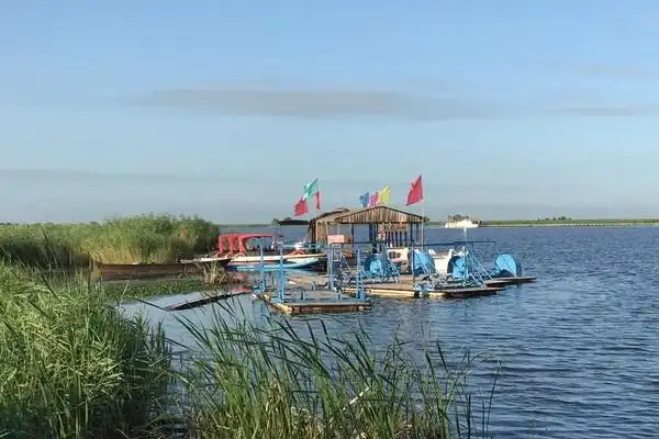 鹤鸣湖湿地温泉风景区