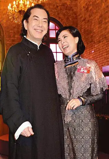 黄秋生和老婆分居 被曝带女助理逛情趣店