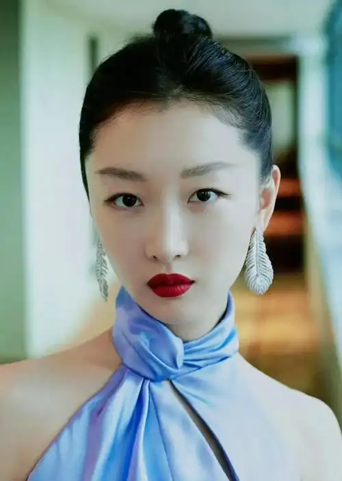 周冬雨高清淡雅时尚写真美艳动人