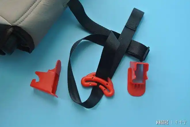 安全便捷,给孩子全方位的呵护舒适——欧颂osann便携式安全增高垫