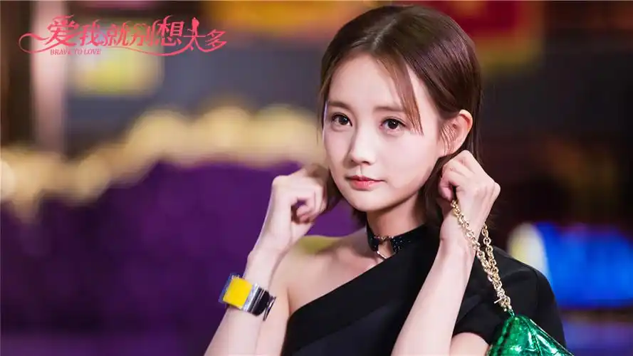 李一桐《爱我就别想太多》剧照图片桌面壁纸