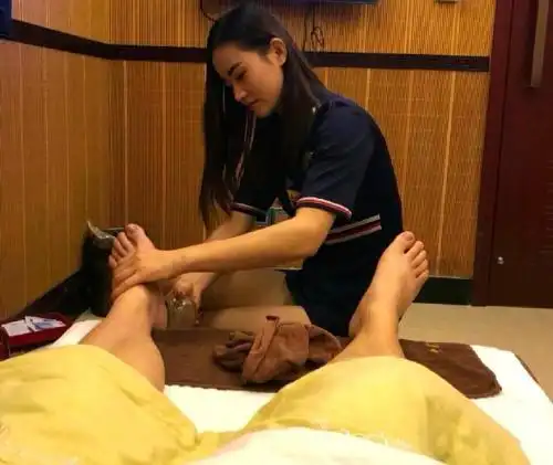 脚就像人体的第二个心脏,脚底的肌肉负责把血液打回心脏,脚底肌肉一旦