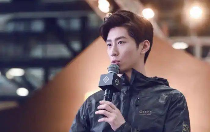 【窦骁】一口大白牙阳光开朗热爱户外运动的魅力型男