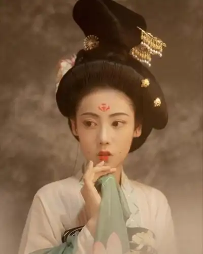 美女的4种唇形,真的能让人变好看!花瓣唇秀气,月牙唇颜值太高