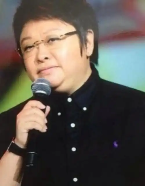 一句中国歌手请战,暴露韩红的真实格局,大国情怀早已刻在骨子里