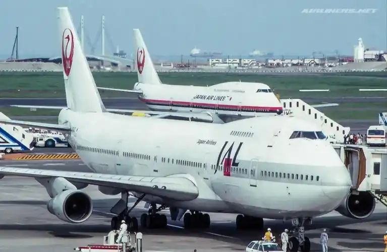 八,波音747-100sr,包括747-100bsr,共27架