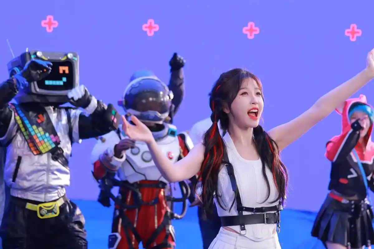 虞书欣 #和平精英代言人 报告!和平精英品牌代言人@虞书欣 - 抖音