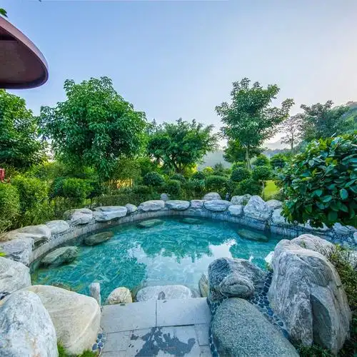 清远英德宝晶天鹅湖温泉酒店度假村住宿可订溶洞境内酒景套餐