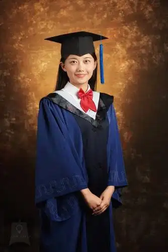 毕业棚拍照新鲜出炉!你穿学位服的样子,真好看!