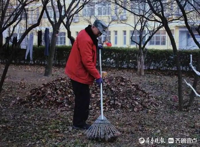 从清晨第一节课到傍晚最后一节课,都可以见到他们那忙碌的背影.