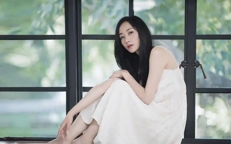 韩雪吊带白裙优雅性感写真,高清图片,电脑桌面-壁纸族