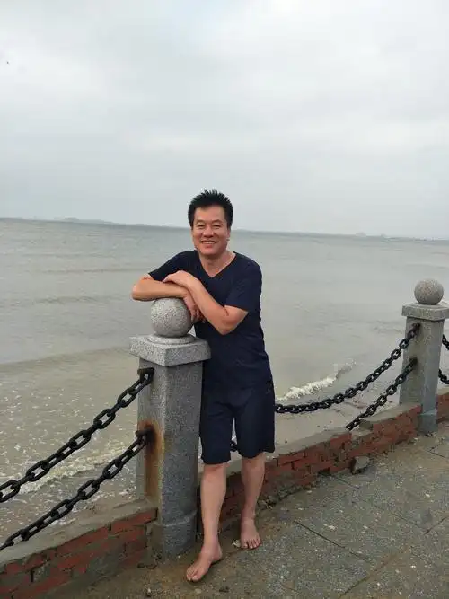 3号瓦房店老银匠团队在老板老板娘的带领下,来到营口白沙湾度假,宽敞