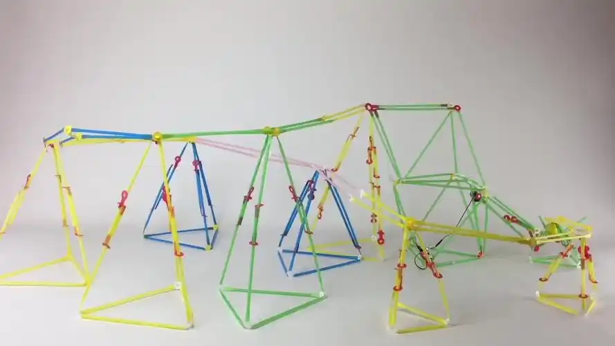 创意不一定需要很贵的材料:无限循环过山车,吸管就够了