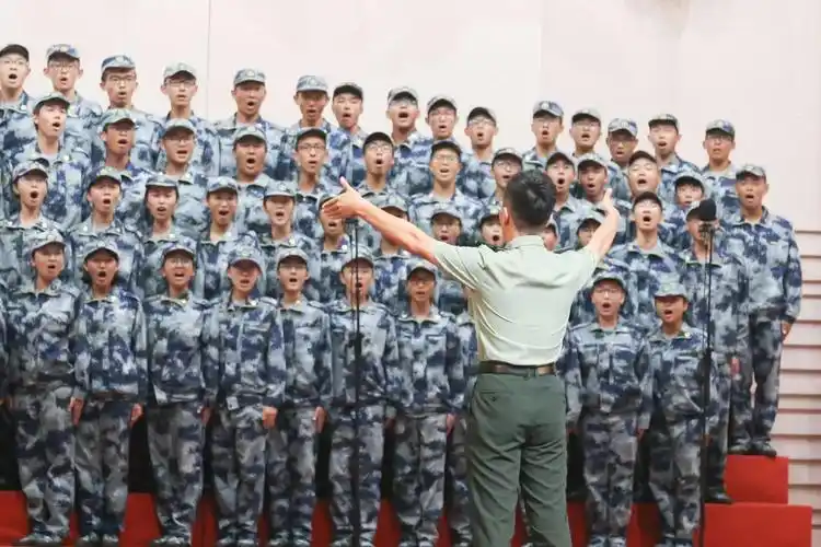 【军情速递】三团军歌响彻紫金巅,包揽所有奖别_军训