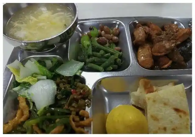 工厂食堂没想到做饭菜这么精致不要钱却顿顿这样吃过瘾