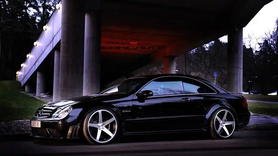 梅赛德斯 - 奔驰clk63黑色轿车 壁纸