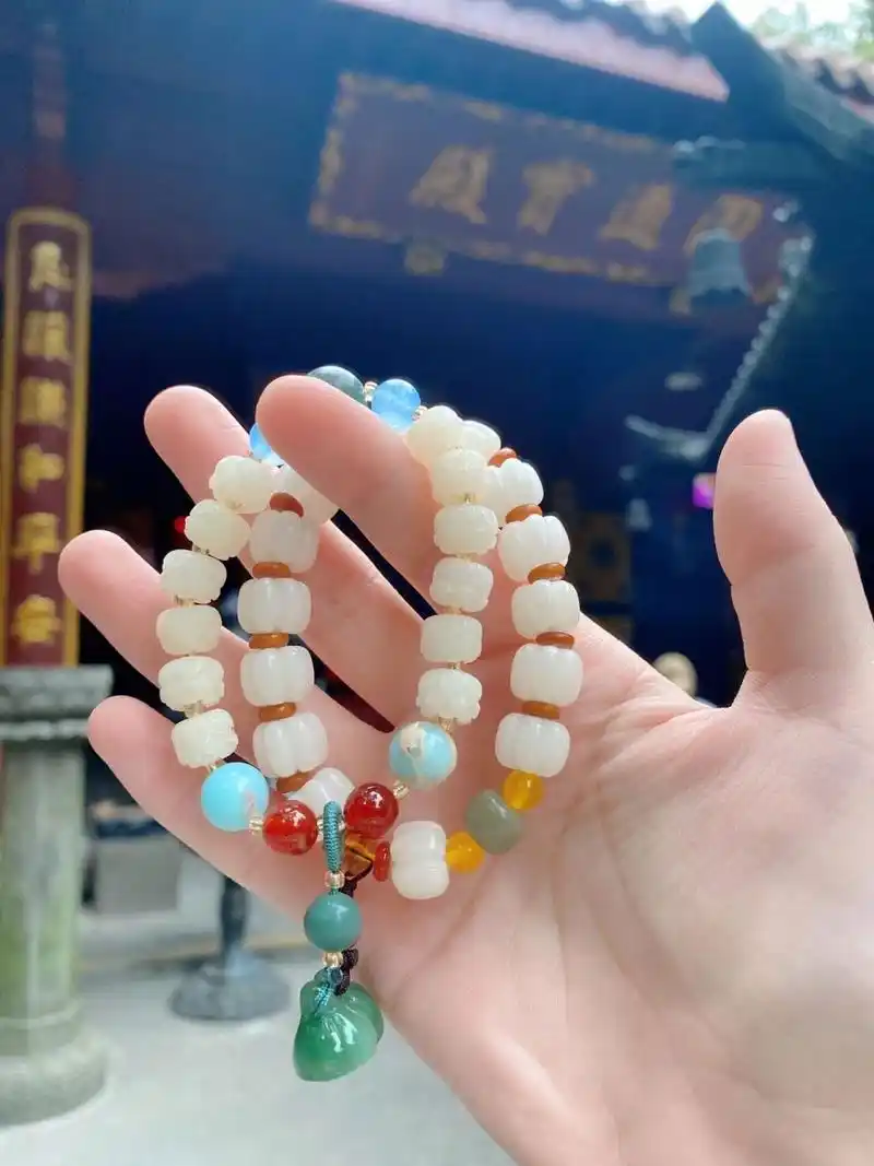 法喜寺白菩提手串有什么寓意 白菩提树是智慧树,代表着觉悟的含义