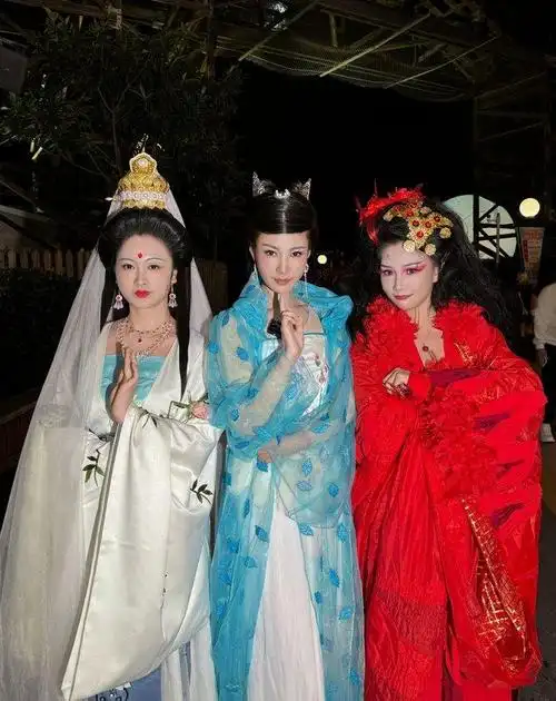 《活佛济公》的人都知道,白灵本是乾坤洞主的弟子,为了报前世陈亮的